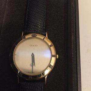 Gucci watch 18k gold plated, 33mm. Women’s/Men’s (Used like new)